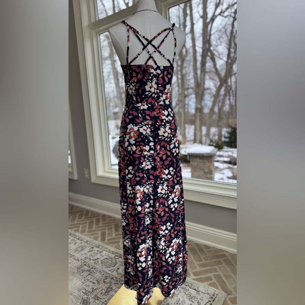 CUTE! Navy floral cotton maxi dress. Hugs in all the right places!! Size S - Picture 2 of 4